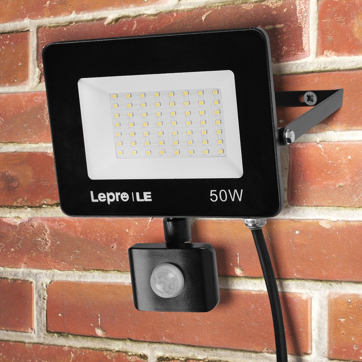 zo veel oorlog huisvrouw 50W Outdoor LED Flood Light with Motion Sensor, White, 350W HPS Equivalent  - Lepro